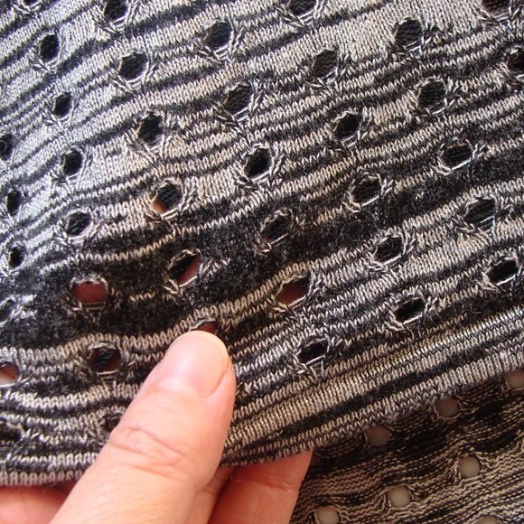 EXPRESS Gray & Black 3/4 Sleeve Open NET Knit Sweater Sz SMALL - Picture 4 of 6